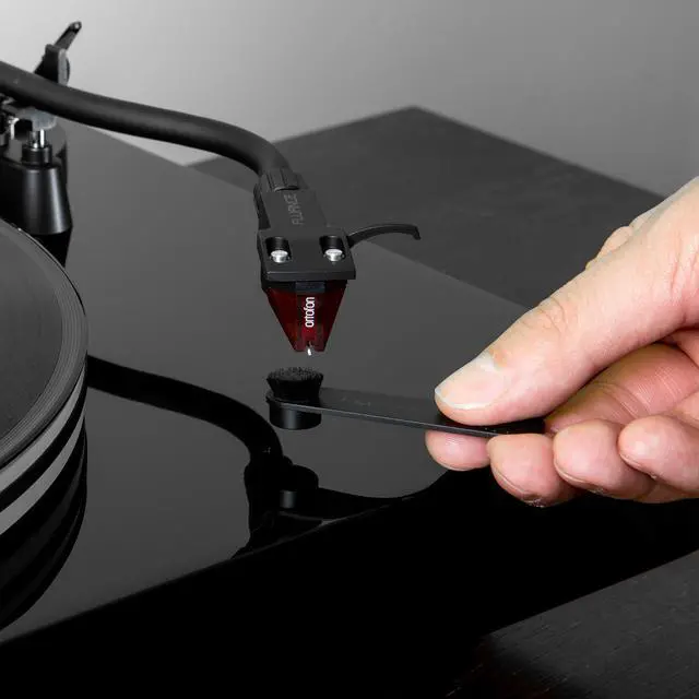 Alt view image 6 of 13 - Fluance Vinyl Record & Stylus Cleaning Kit with 2-in-1 Anti-static Carbon Fiber & Soft Velvet LP Brush and Stylus Brush (VB52)
