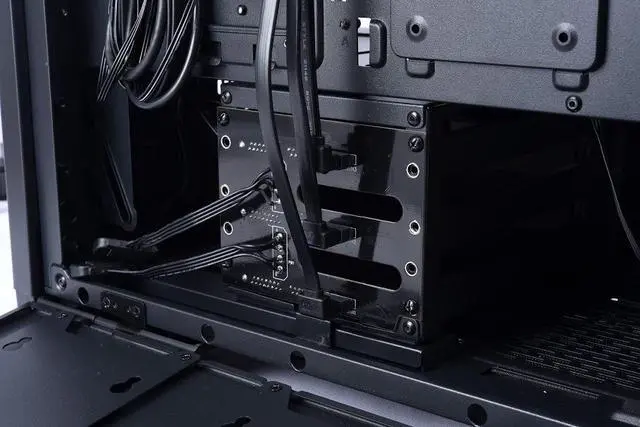 Alt view image 2 of 17 - LIAN LI HDD/SSD Hot-swap kit for LANCOOL II / LANCOOL 2 / LANCOOL TWO -- LAN2-3X