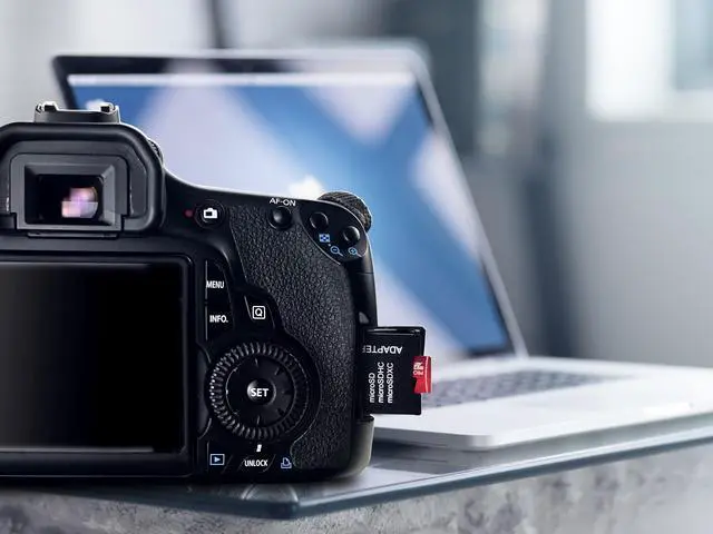 Alt view image 4 of 5 - Netac P500 Extreme Pro Micro SD Card TF Card Flash Memory Card MicroSDXC V30/A1/C10 High Speed Up to 100MB/s Retail Pack with SD Adapter