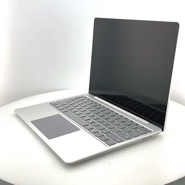 Alt view image 2 of 6 - Microsoft	Surface Go 1943 12.4" Intel Core i5-1035G1@1.0GHz	16GBRAM 256GB SSD Win 11 Pro