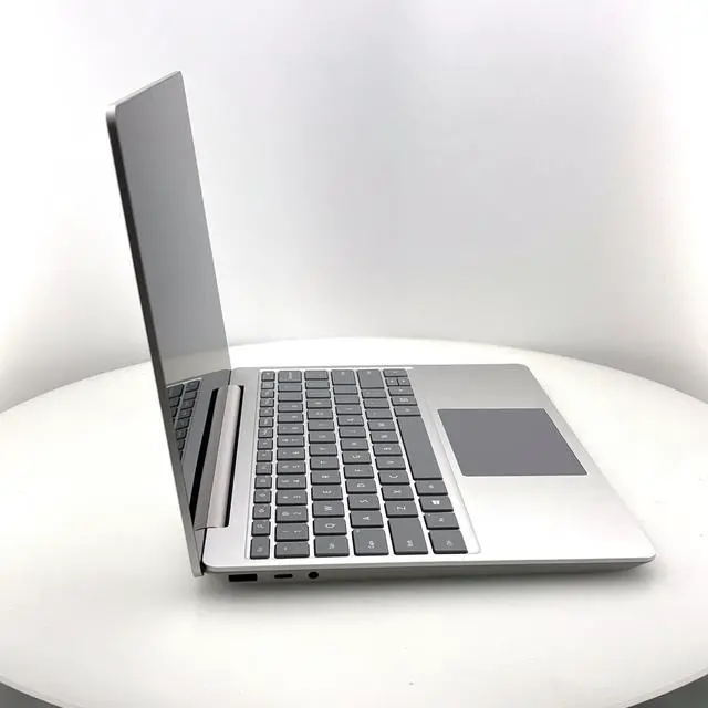Alt view image 6 of 6 - Microsoft	Surface Go 1943 12.4" Intel Core i5-1035G1@1.0GHz	16GBRAM 256GB SSD Win 11 Pro