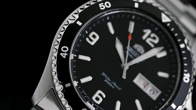 Alt view image 4 of 20 - Orient Mako II FAA02001B9 200 Meter Japanese Automatic Diving Watch