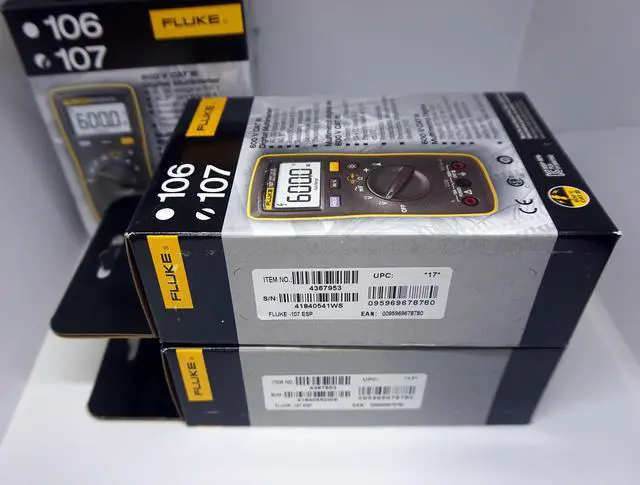 Alt view image 4 of 11 - Fluke 107 Ac/dc Current Handheld Digital Multimeter