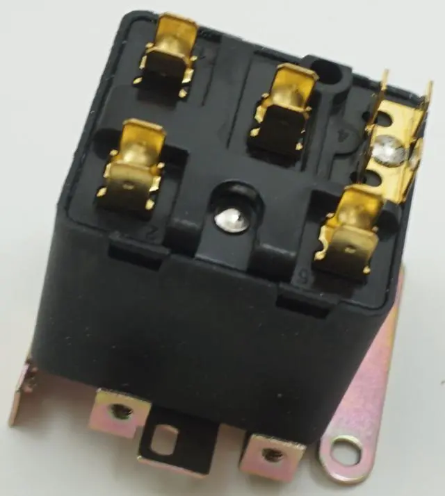 Alt view image 2 of 3 - Potential Relay, 332 Voltage, 171-184 pick up, 40-90 drop off, PR9065