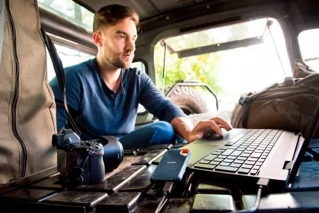 Alt view image 6 of 6 - SanDisk - Extreme Portable 4TB External USB-C NVMe Solid State Drive