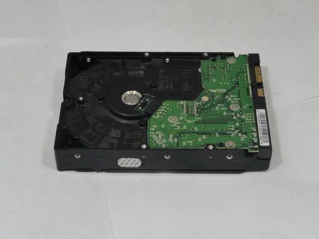 Alt view image 2 of 6 - 40GB 7200RPM SATA FW: A3 HDD, WD CAVIAR WD400BD-75MRA3, 11JUL2006, DCM: HSCANTJCH, DP/N 0JX723 REV A00