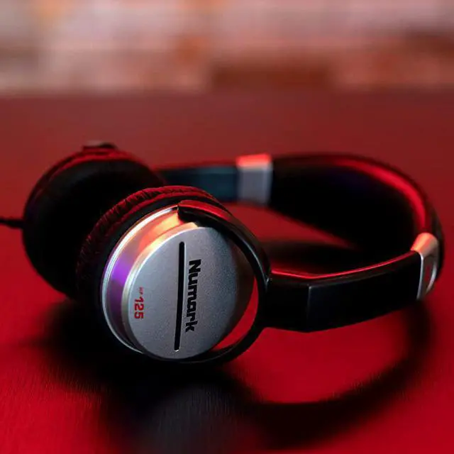 Alt view image 2 of 5 - HF125 | Ultra-Portable Professional DJ Headphones With 6ft Cable, 40mm Drivers for Extended Response & Closed Back Design for Superior Isolation