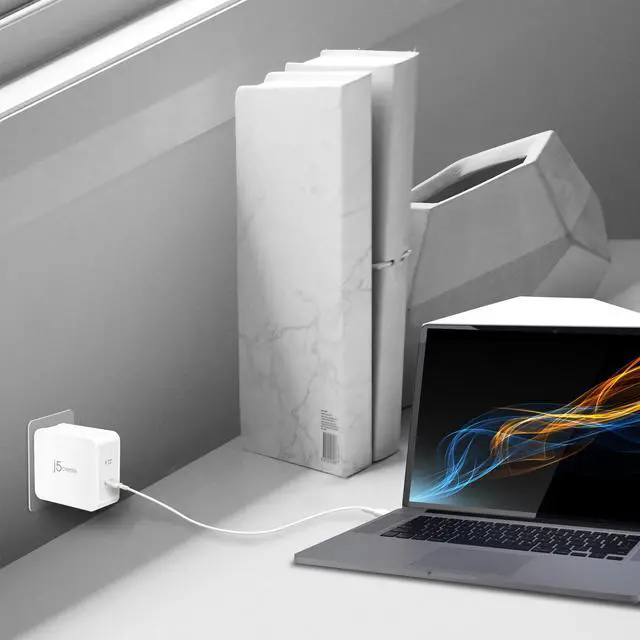Alt view image 5 of 9 - j5create 30W PD USB-C™ Wall Charger