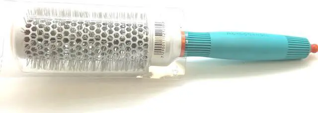 Alt view image 3 of 6 - moroccanoil ceramic 35 mm round brush