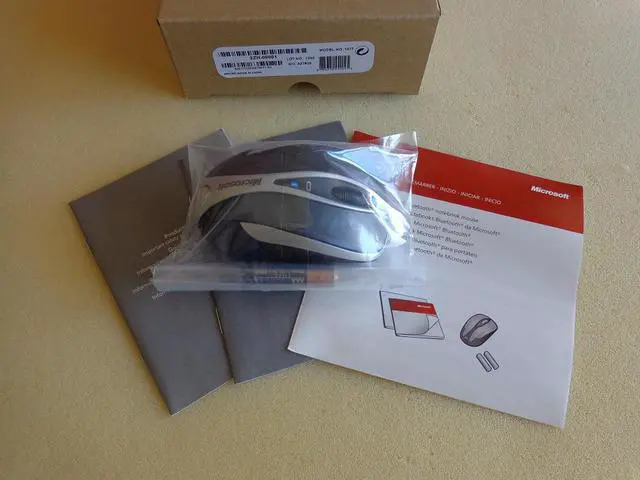 Alt view image 3 of 8 - Microsoft Bluetooth Notebook Mouse 5000 - Black