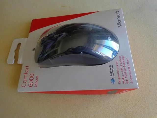 Alt view image 4 of 8 - Microsoft Comfort Mouse 6000 (S7J-00010)