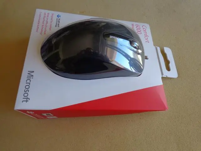 Alt view image 5 of 8 - Microsoft Comfort Mouse 6000 (S7J-00010)