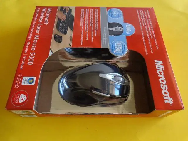 Alt view image 4 of 4 - Microsoft Wireless Laser Mouse 5000