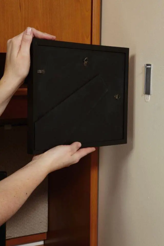 Alt view image 8 of 20 - 3M 17047 Command Sticky Nail Sawtooth Hanger 1 hanger, 2 large strips, 2 sets of mini str