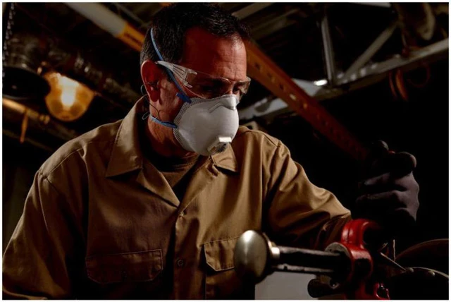 Alt view image 9 of 20 - Particulate Respirator 8271 P95 10/Box