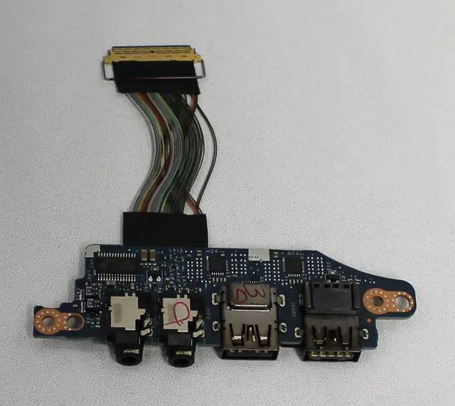 Alt view image 5 of 8 - OEM Alienware 17 R3 USB Audio Port IO Circuit Board T981T