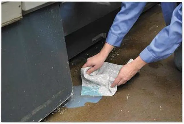 Alt view image 7 of 7 - 3M High-Capacity Maintenance Sorbent Pads