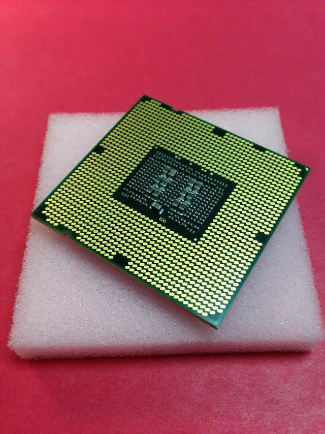 Alt view image 8 of 12 - INTEL Sr1A5  Xeon 10Core E52690V2 3.0Ghz 25Mb L3 Cache 8Gt S Qpi Socket Fclga2011 22Nm 130W Processor Only