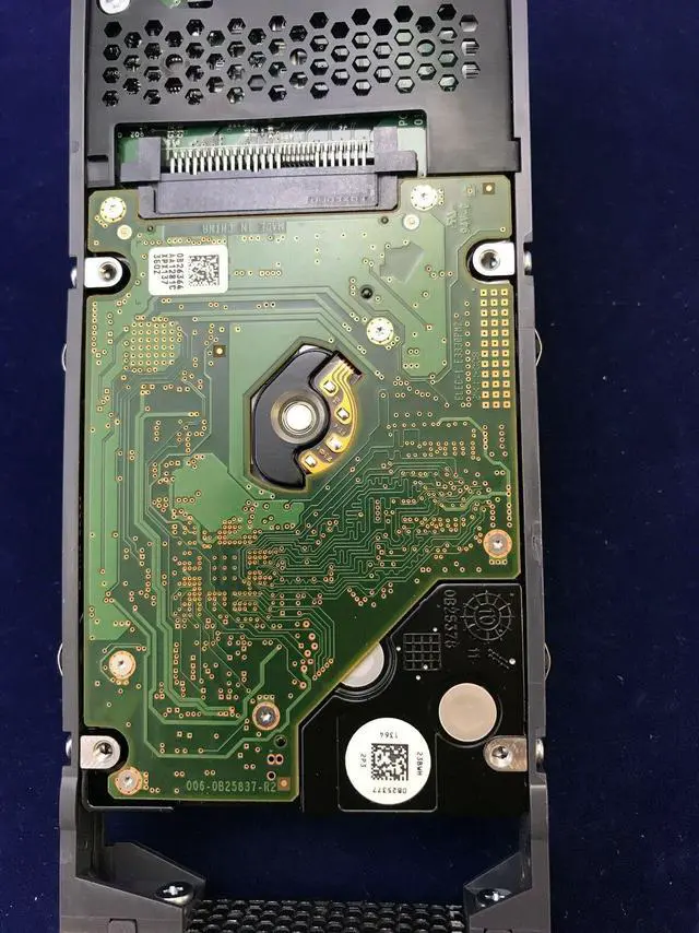 Alt view image 9 of 14 - NetApp X422A-R5 600 GB Hard Drive - 2.5" Internal - SAS