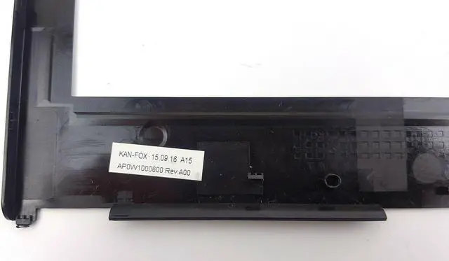 Alt view image 6 of 6 - Dell OEM Precision M4800 15.6" LCD Front Trim Cover Bezel LCD Trim Bezel FT2YX