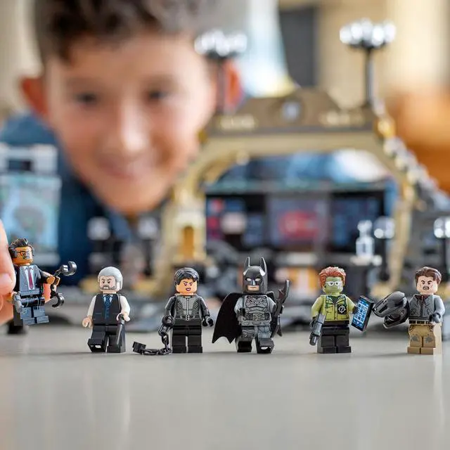 Alt view image 9 of 12 - LEGO 76183 DC Batcave - The Riddler Face-Off