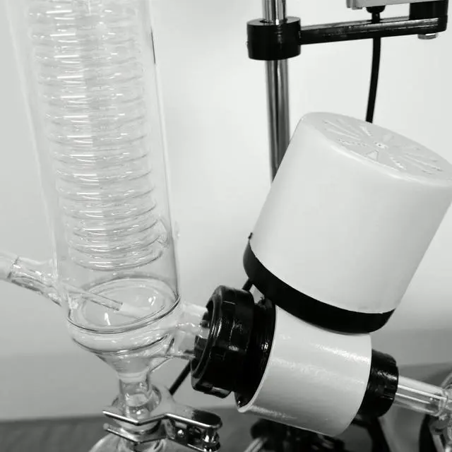 Alt view image 3 of 7 - 2L Rotary Evaporator Turnkey Combination HNZXIB RE-201D Rotavaps Refrigerated Circulating Pump Cooling Chiller Water Circulating Vacuum Pump 110V Laboratory Equipment