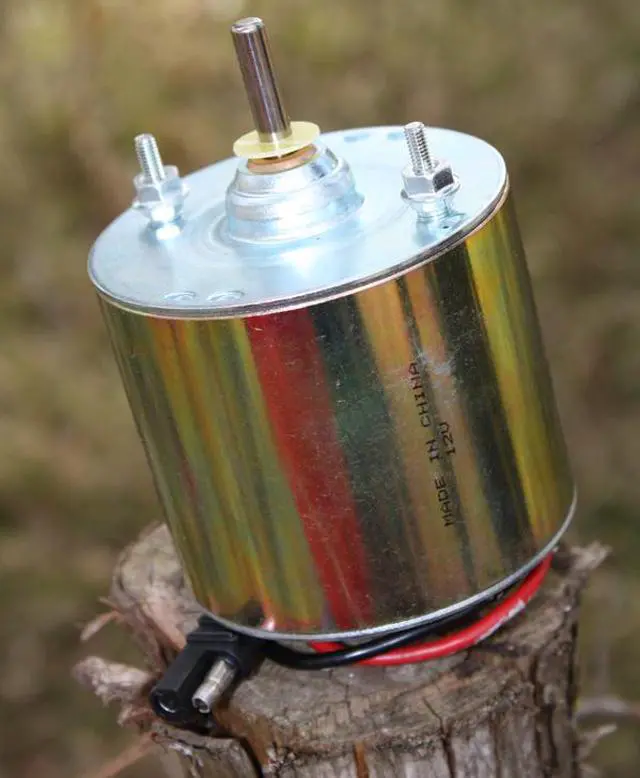 Alt view image 3 of 5 - BB-51 Motor - Large 12V - 1/4" Shaft