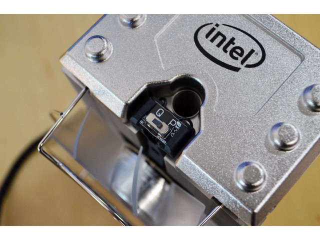 thumbnail image 2 of Genuine Intel Extreme Cooling Fan & Heatsink For LGA1200 / 115X – Up To 165W TDP, 92mm 2 of 6