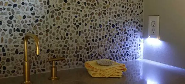 Alt view image 5 of 7 - 6-pack of the briteOWL White Decora outlet cover plate with backup lighting feature and optional nightlight feature. Providing 50 lumens of light when the power goes out!