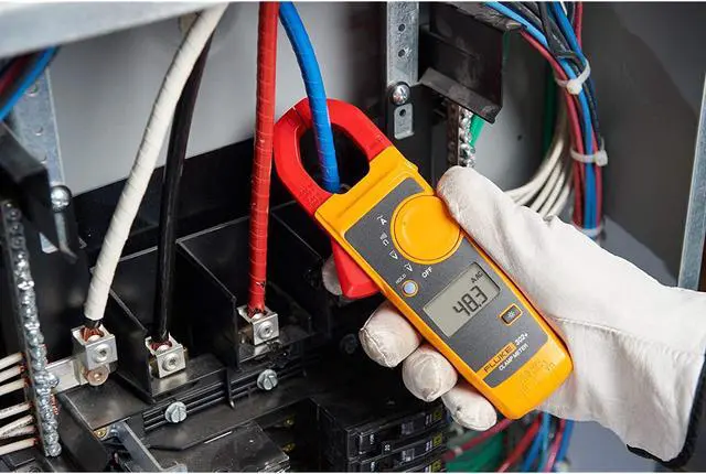 Alt view image 4 of 6 - Fluke 302+ 400AC Clamp Meter (FLUKE-302+/EM ESP)