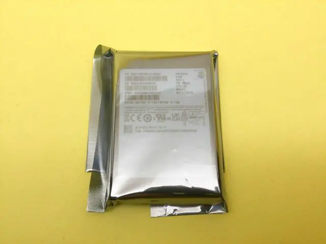 Alt view image 3 of 4 - Samsung SSD MZILT30THALA00007 PM1643a 30TB 25 SAS Bare
