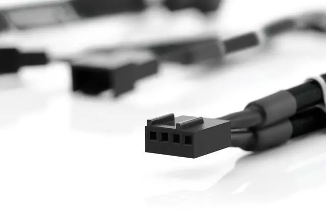 Alt view image 2 of 2 - Noctua NA-SYC1 chromax.black, 4 Pin Y-Cables for PC Fans (Black)