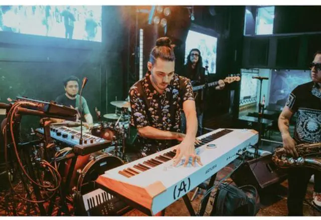 Alt view image 7 of 7 - Arturia Astrolab 88 Avant-Garde Stage Keyboard with Analog Lab Pro Integration