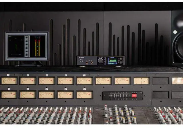Alt view image 6 of 6 - RME High-End AD/DA Converter USB Interface and Headphone Amplifier