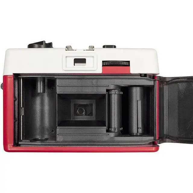 Alt view image 4 of 6 - Holga 135BC 35mm Bent Corners Film Camera with 12MCF Flash