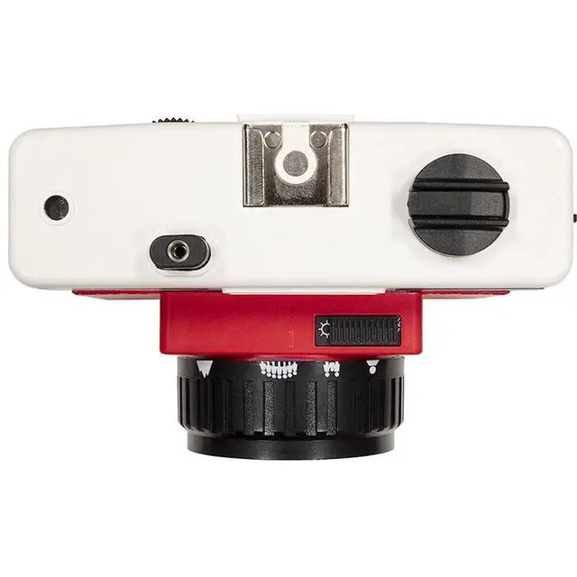 Alt view image 5 of 6 - Holga 135BC 35mm Bent Corners Film Camera with 12MCF Flash