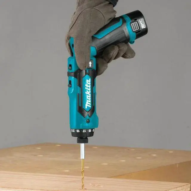 Alt view image 13 of 15 - Makita Li-Ion 1/4" Cordless Drill/Driver Kit, Battery Included DF012DSE
