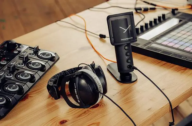 Alt view image 4 of 15 - Beyerdynamic FOX Recording Gaming Twitch Streaming Microphone Game Mic+Stand