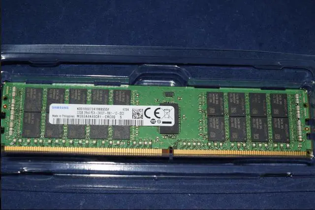 Main image of M393A4K40CB1-CRC SAMSUNG 32GB (1X32GB) 2RX4 PC4-2400T DDR4-2400T MEMORY