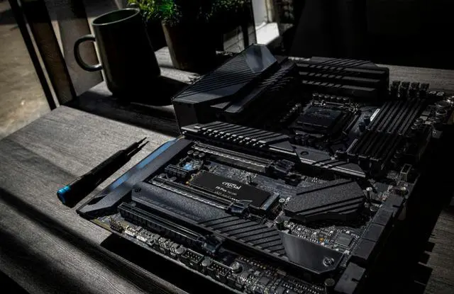 Alt view image 3 of 4 - CRUCIAL - P5 PLUS 1TB INTERNAL SSD PCIE GEN 4 X4 NVME