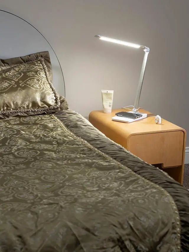 Alt view image 3 of 3 - Safco 1009SL, Pivoting Neck, Built-in Wireless, USB Port Vamp LED Lamp with Charging Pad, Silver, 16" D x 5" W x 16.75" H