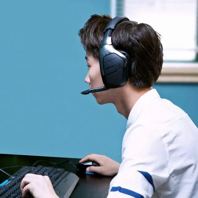Alt view image 4 of 7 - Logitech Wireless 7.1 LIGHTSYNC Gaming Headset G933S (Black)