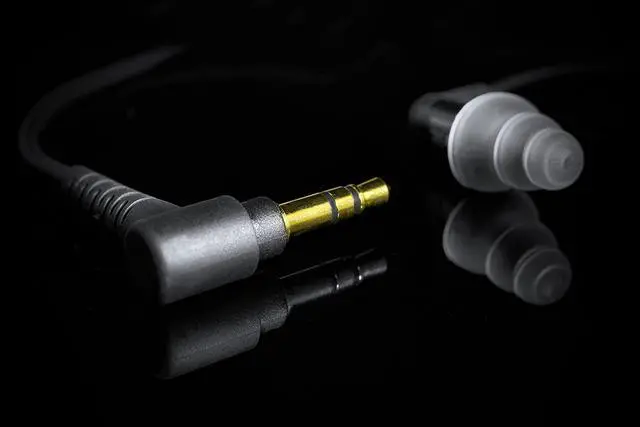 Alt view image 2 of 15 - Etymotic Research ER3XR Extended Response In-Ear Headphones (Black)