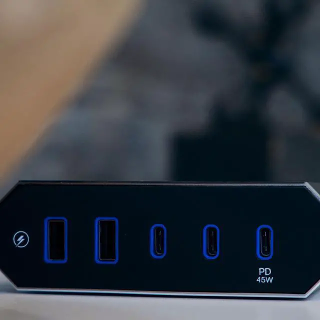 Alt view image 3 of 20 - Austere VII Series Power 8-Outlet With 45W USB-C PD port Omniport USB \\ 4,000 Joules, PureFiltration, Flameless MOV, Overcurrent Protection, SmartFit Outlets, WovenArmor Cable & Component Guarantee