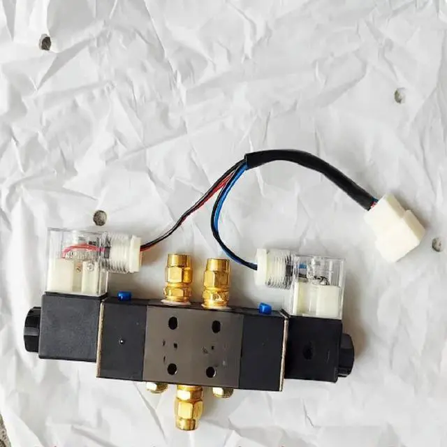 Main image of FOR Pneumatic Door Solenoid Valve 8mm 4V220-08 for Golden and Buses