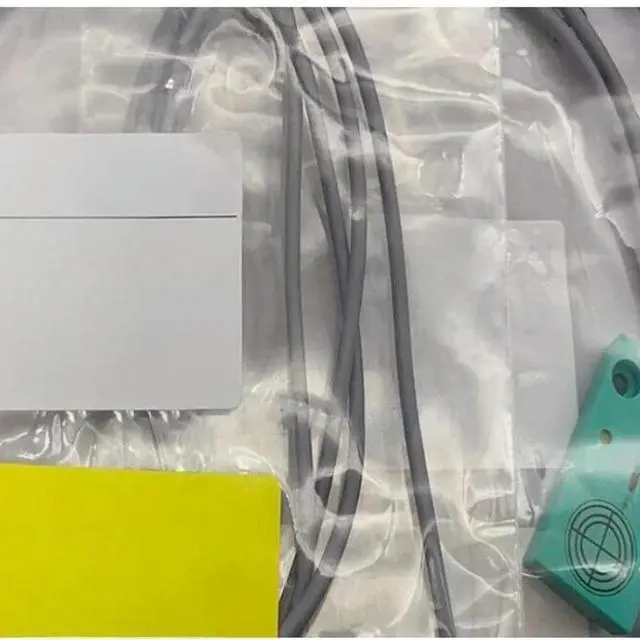 Main image of FOR 1PCS NBB8-F33-E2 inductive Proximity switch