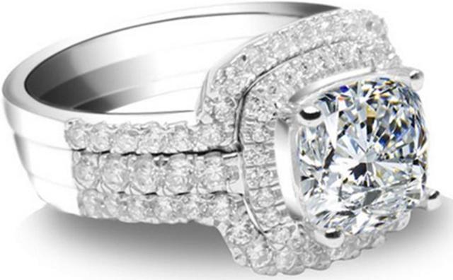Ring in 18K (750) white gold, set with calibrated diamon…