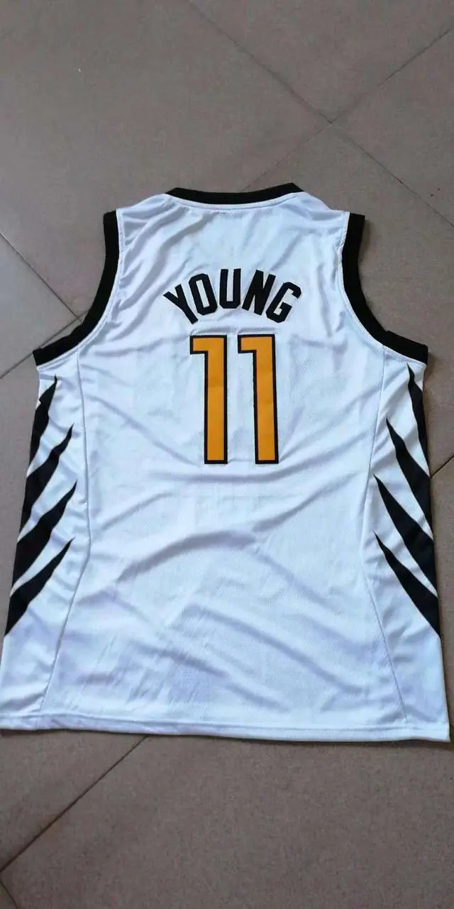 Alt view image 2 of 3 - Atlanta Hawks young white Basketball Jersey Medium