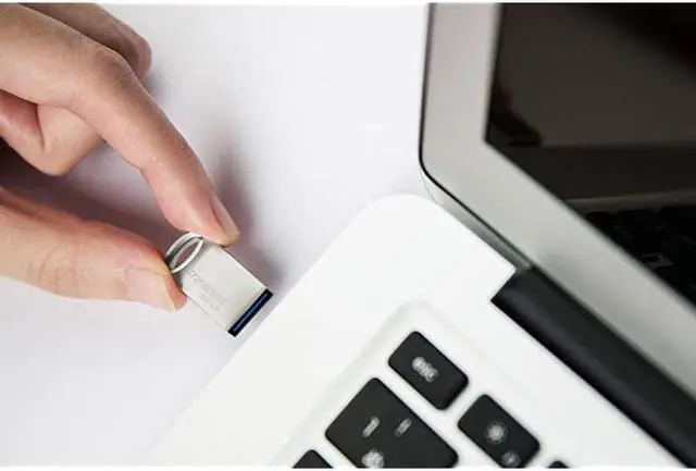 Alt view image 5 of 7 - 32GB JetFlash 710 USB 3130 Flash Drive TS32GJF710S