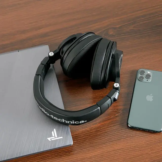 Alt view image 4 of 5 - WC Freeze Cooling Gel Earpads - Compatible with HyperX Cloud, Steelseries Arctis, ATH M50X, G Pro X & More - Major Comfort Upgrade & Cooler for Longer | Black